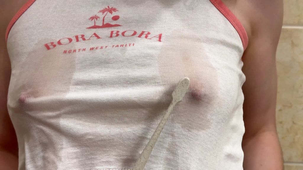 sexy foto nr. 3 von Extreme Close-Up Nipples Tease With Toothbrush & Toothpaste