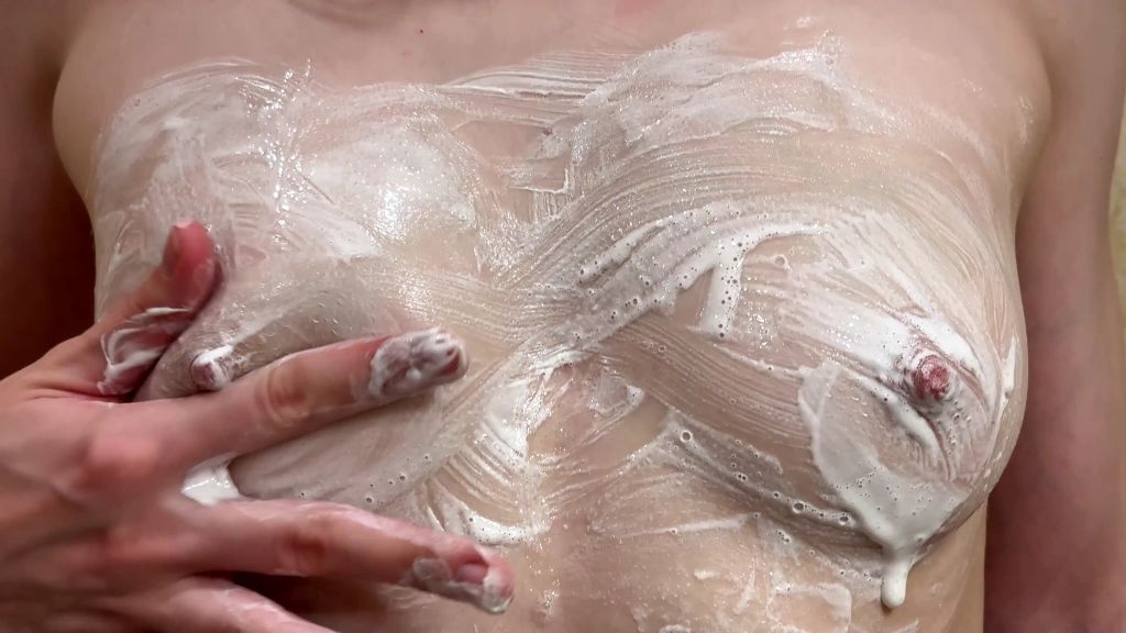 sexy foto nr. 8 von Extreme Close-Up Nipples Tease With Toothbrush & Toothpaste