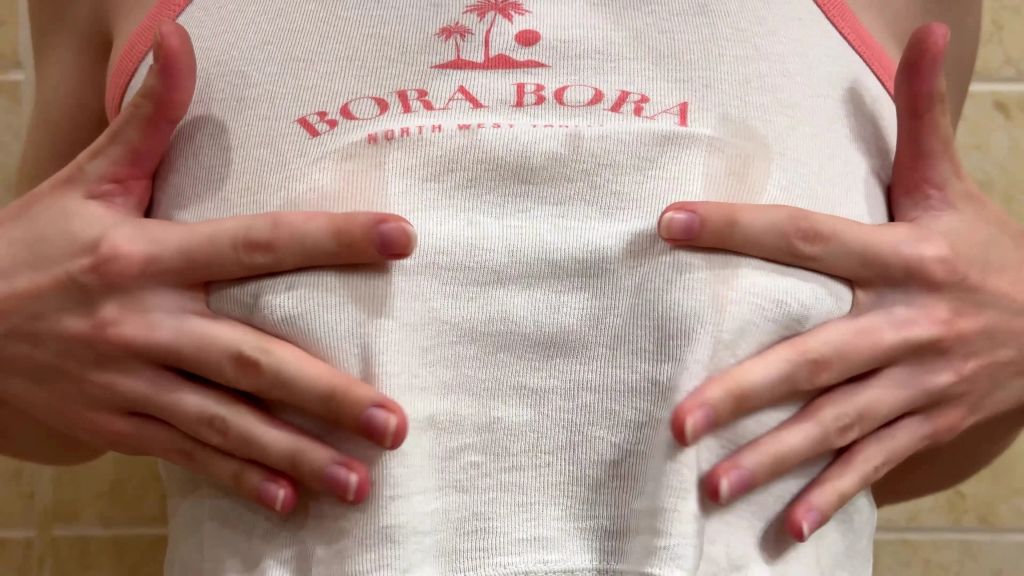 sexy foto nr. 9 von Extreme Close-Up Nipples Tease With Toothbrush & Toothpaste