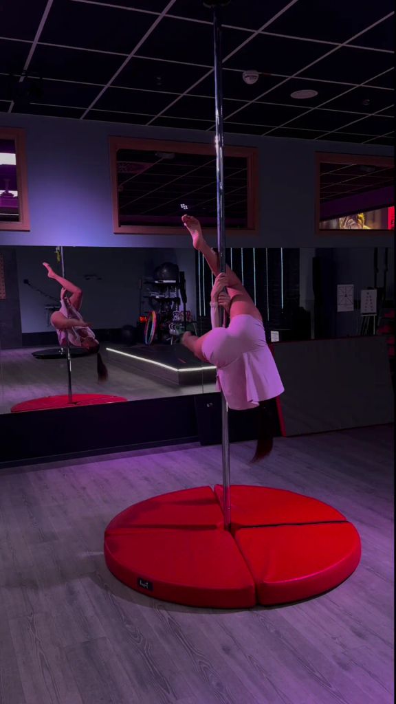 Vorschaubild 7 zum Video „Pole Sessions🥵😮‍💨🔥“
