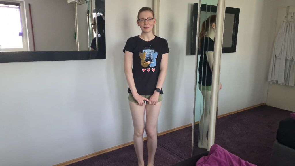sexy foto nr. 3 von Das erste Video in Unterwäsche OMG !!!! Mach ich das wirklic