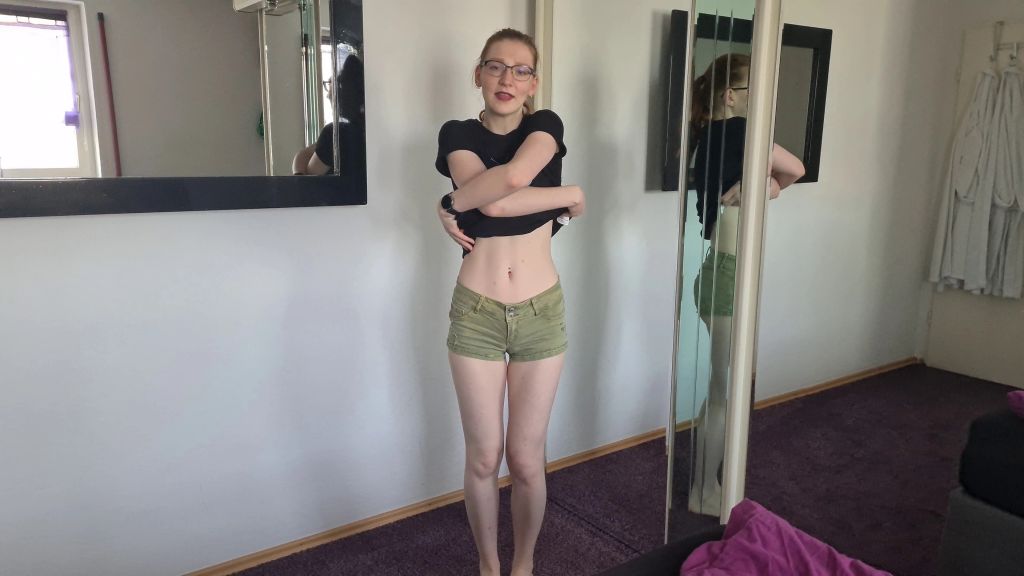 sexy foto nr. 10 von Das erste Video in Unterwäsche OMG !!!! Mach ich das wirklic