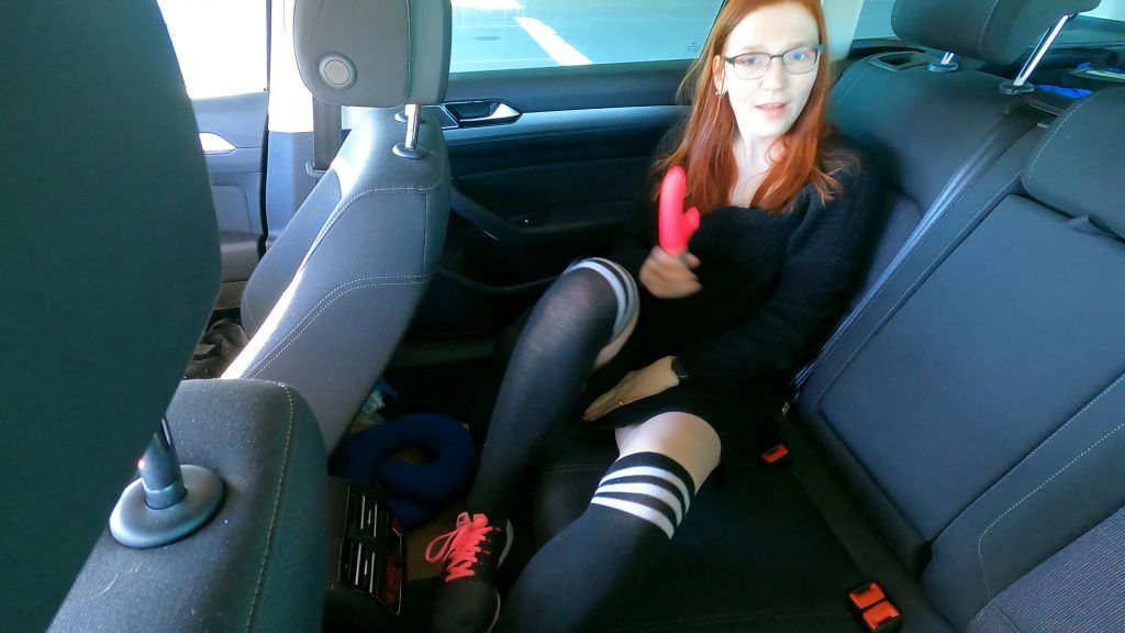 Perverser Zwischenstopp!!! Im Auto masturbiert!