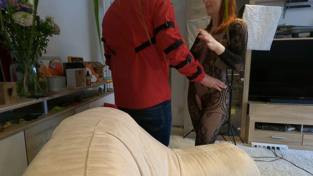 sexy foto nr. 3 von Anal Postbote! Er darf zum ersten mal Anal!