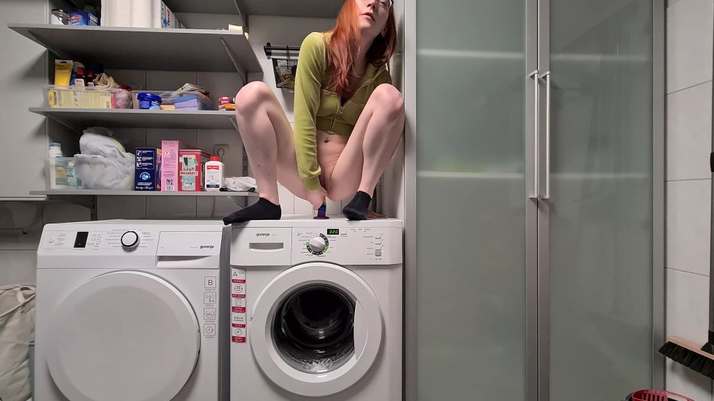 sexy foto nr. 4 von ERWISCHT!!! Vom Nachbarn im Waschkeller gefickt!
