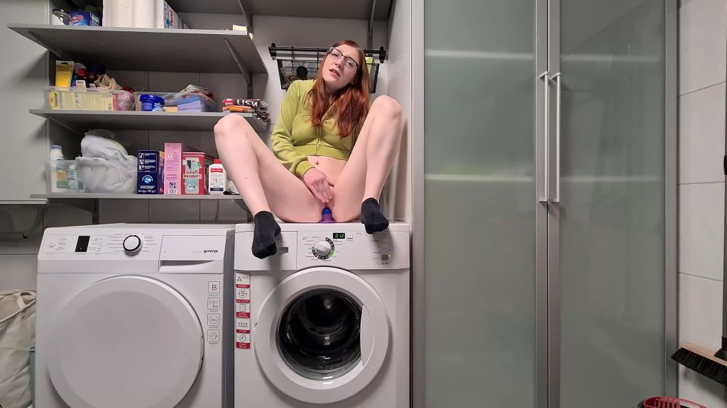 sexy foto nr. 6 von ERWISCHT!!! Vom Nachbarn im Waschkeller gefickt!