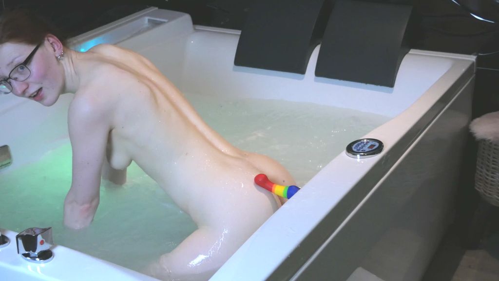 sexy foto nr. 4 von Wenn DAS meine Mama wüsste! Whirlpool schamlos entweiht!