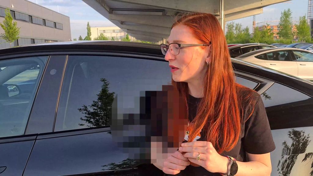 sexy foto nr. 1 von Auf ekligen Autohändler reingefallen! spontan gefickt