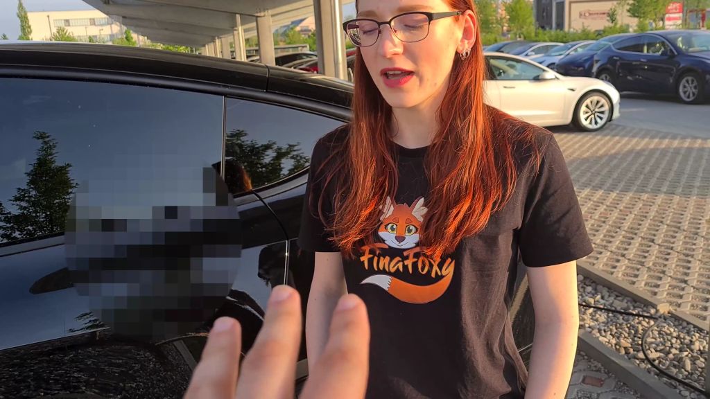 sexy foto nr. 2 von Auf ekligen Autohändler reingefallen! spontan gefickt