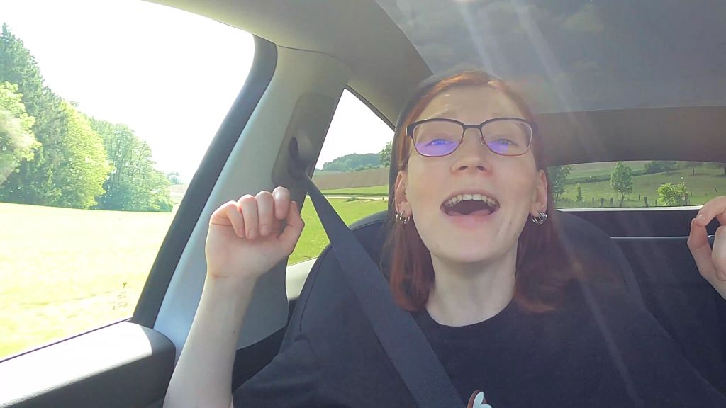 sexy foto nr. 3 von Auf ekligen Autohändler reingefallen! spontan gefickt