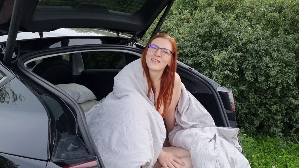 sexy foto nr. 3 von Einfach zu geil? FKK Camping endet in Facial!