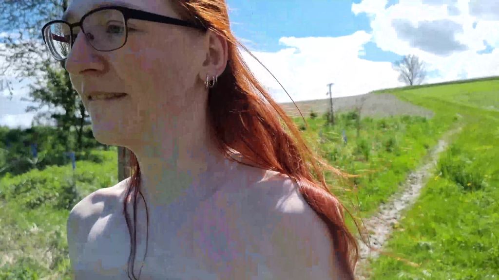 sexy foto nr. 8 von Super Riskant! Mal wieder mitten auf dem Weg gepisst!!