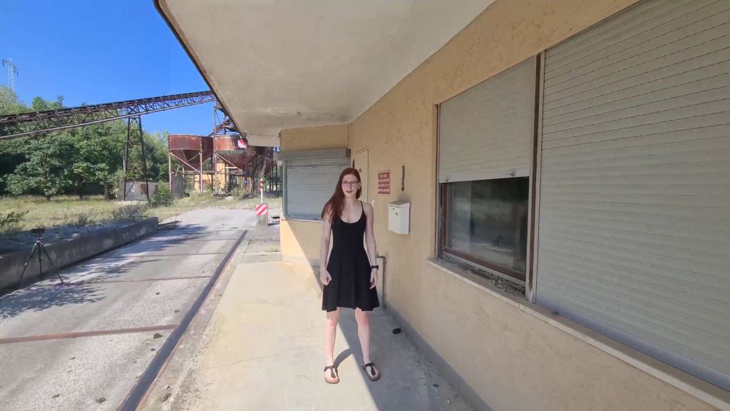 sexy foto nr. 1 von Schock!! Vom Kiesgrubenaufpasser erwischt und bestraft!