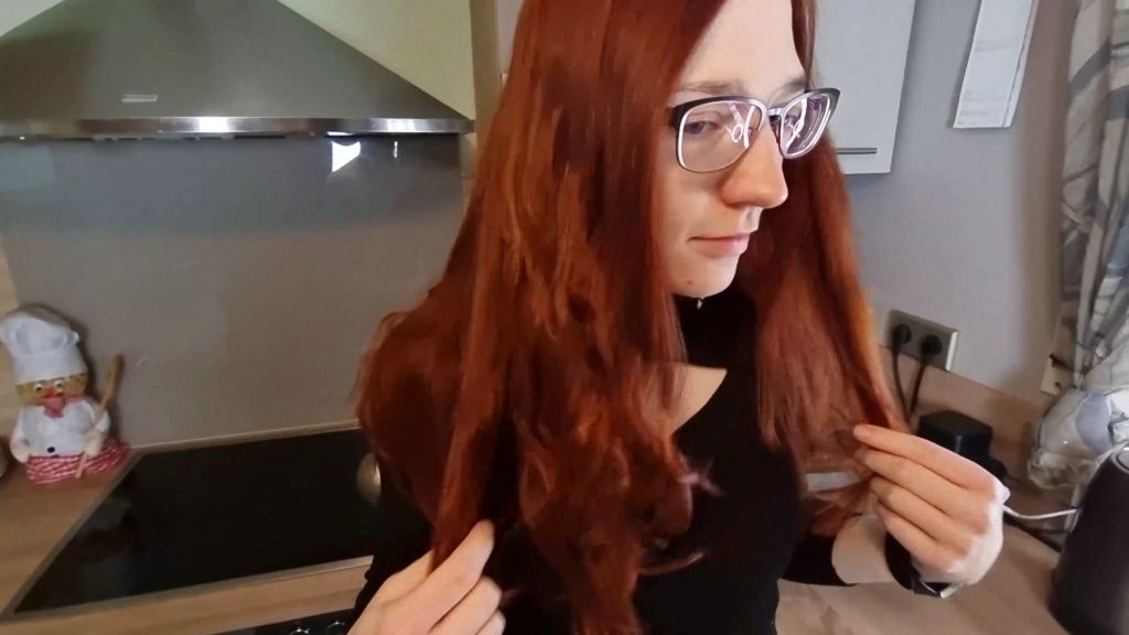 sexy foto nr. 2 von Perverser Stiefbruder erzieht mich zur Blaseschlampe!