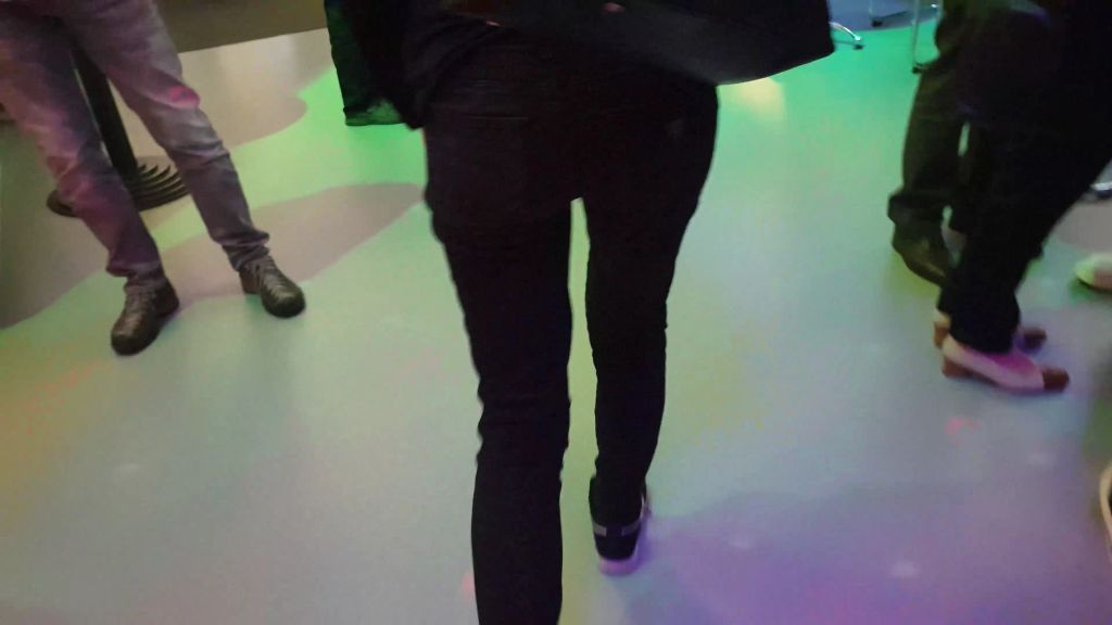 sexy foto nr. 2 von Studentenfick! Bei Kinopremiere erkannt und abgeschleppt