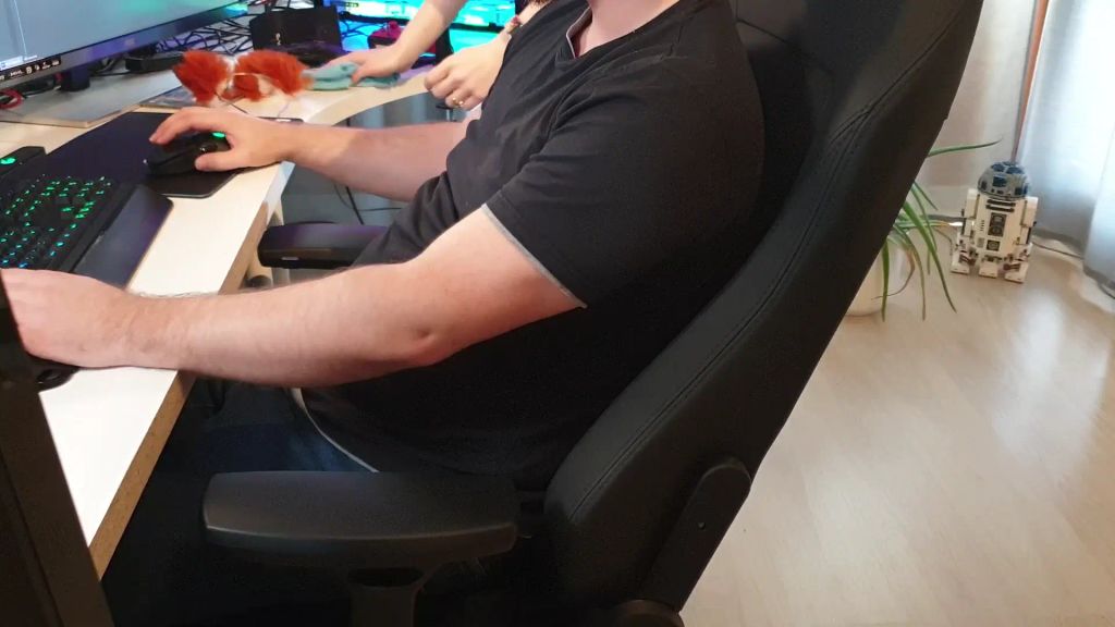 sexy foto nr. 1 von Ist das moralisch verwerflich? Praktikantenschwanz geputzt