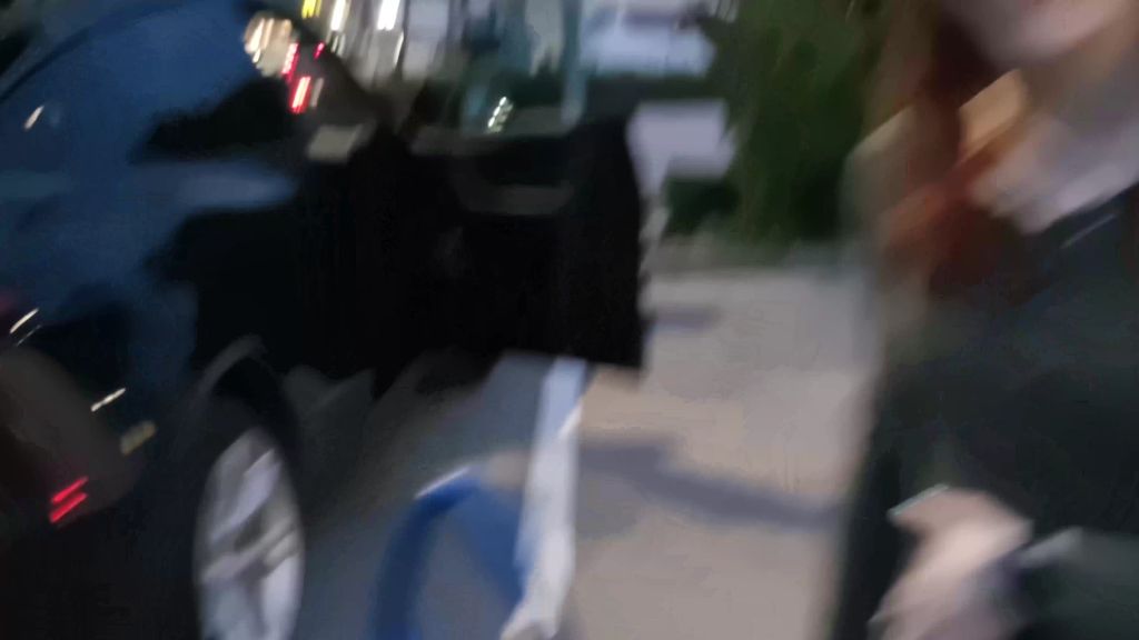 sexy foto nr. 1 von Schamlos! Er war hilfsbereit, ich wollte nur seine Sahne!