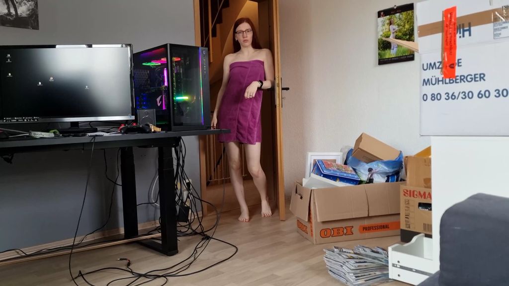 sexy foto nr. 3 von Dem zeig ich's! Stiefbruder beobachtet mich beim Duschen!