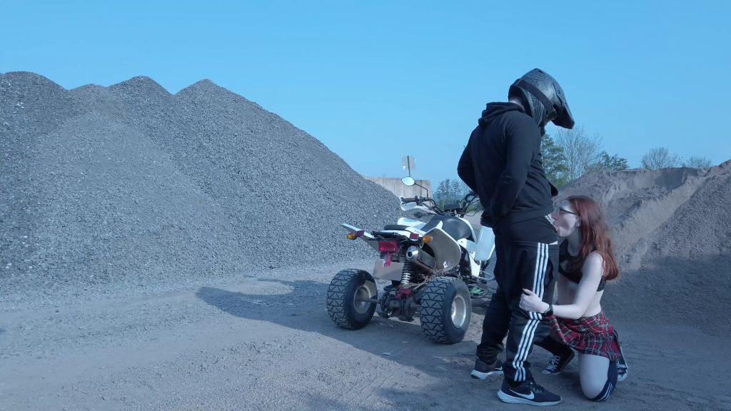 sexy foto nr. 3 von Perverser Boxenstopp!!! Ein Quicky auf dem Quad!