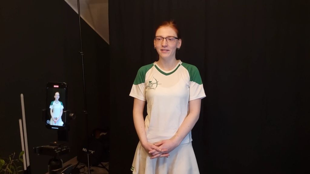 sexy foto nr. 1 von Cousin hilfst du mir? Ich zeig wie gut ich blasen kann!