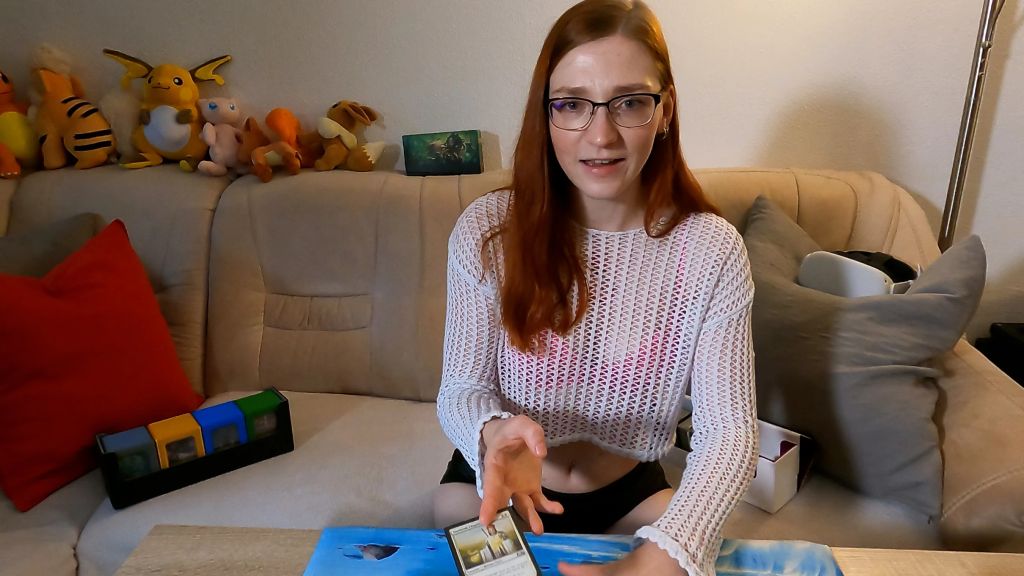 sexy foto nr. 10 von Zu pervers? Statt Karten zu spielen gibts BJ für Fan!