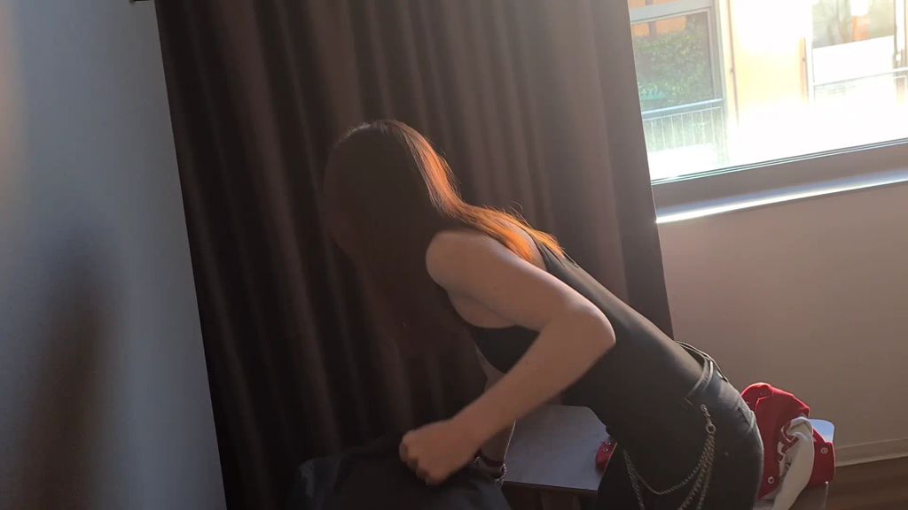 Vorschaubild 2 zum Video „Hausmeistertrick!!! Bett raus, Schwanz rein!“