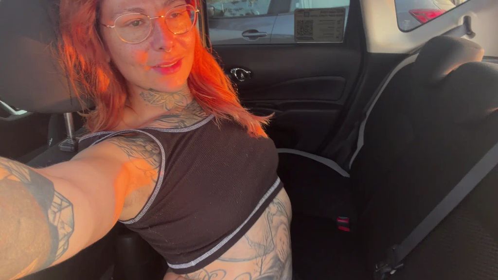 Vorschaubild 3 zum Video „Oh mein Gott, nackt in der Öffentlichkeit in meinem Auto 😬💦“
