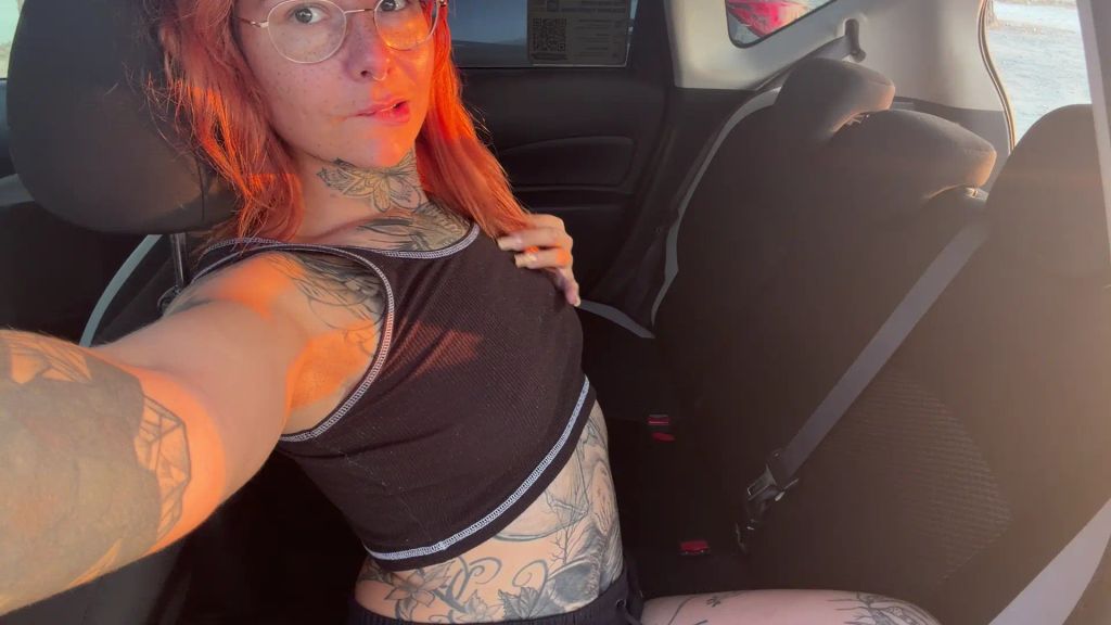 Vorschaubild 4 zum Video „Oh mein Gott, nackt in der Öffentlichkeit in meinem Auto 😬💦“