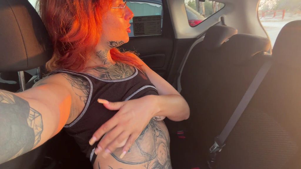 Vorschaubild 5 zum Video „Oh mein Gott, nackt in der Öffentlichkeit in meinem Auto 😬💦“