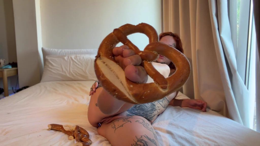 Vorschaubild 2 zum Video „Friss mir die Brezel von den Füßen !!“
