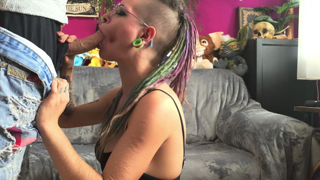 sexy foto nr. 3 von OMG! Wenn das meine Familie erfährt! Mein 1. BLOWJOB
