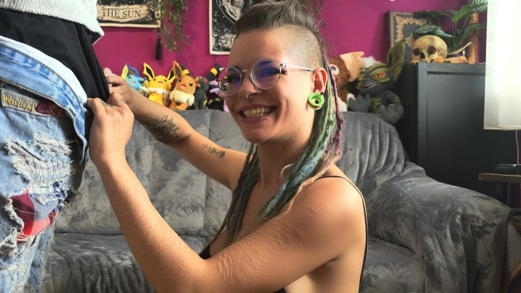 sexy foto nr. 10 von OMG! Wenn das meine Familie erfährt! Mein 1. BLOWJOB