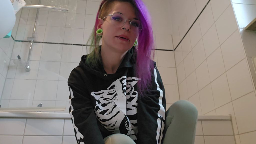 sexy foto nr. 2 von OMG! Mein ERSTES Mal in die Leggings gepisst !!
