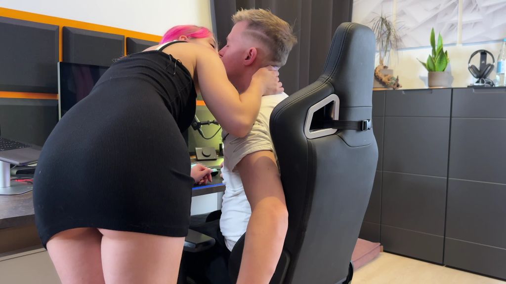 Vorschaubild 1 zum Video „ASS TO MOUTH und CREAMPIE — 3Loch durchgefickt 💦“