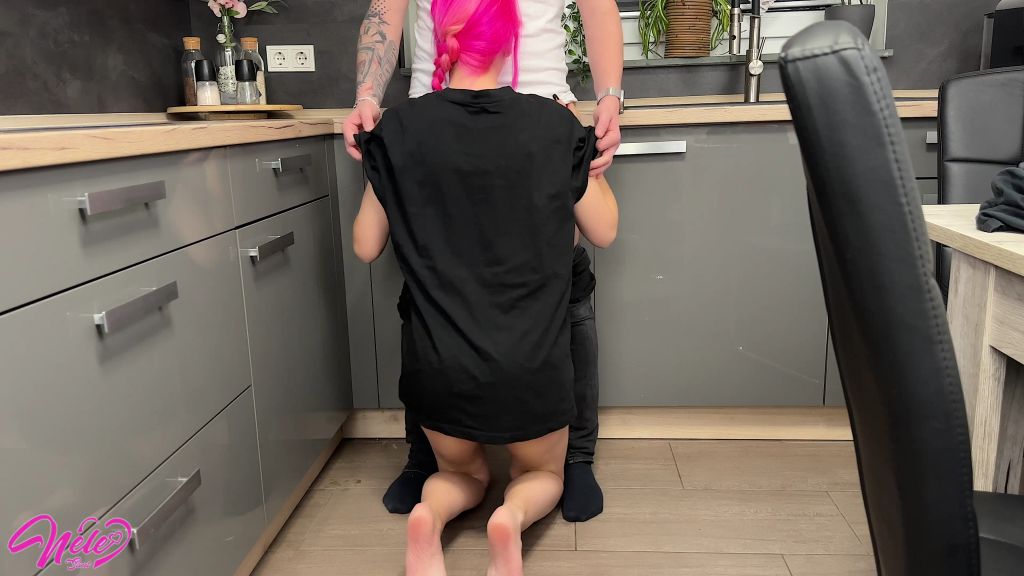 Vorschaubild 3 zum Video „Fick mich DOGGY und SPRITZ mir alles rein 💦“