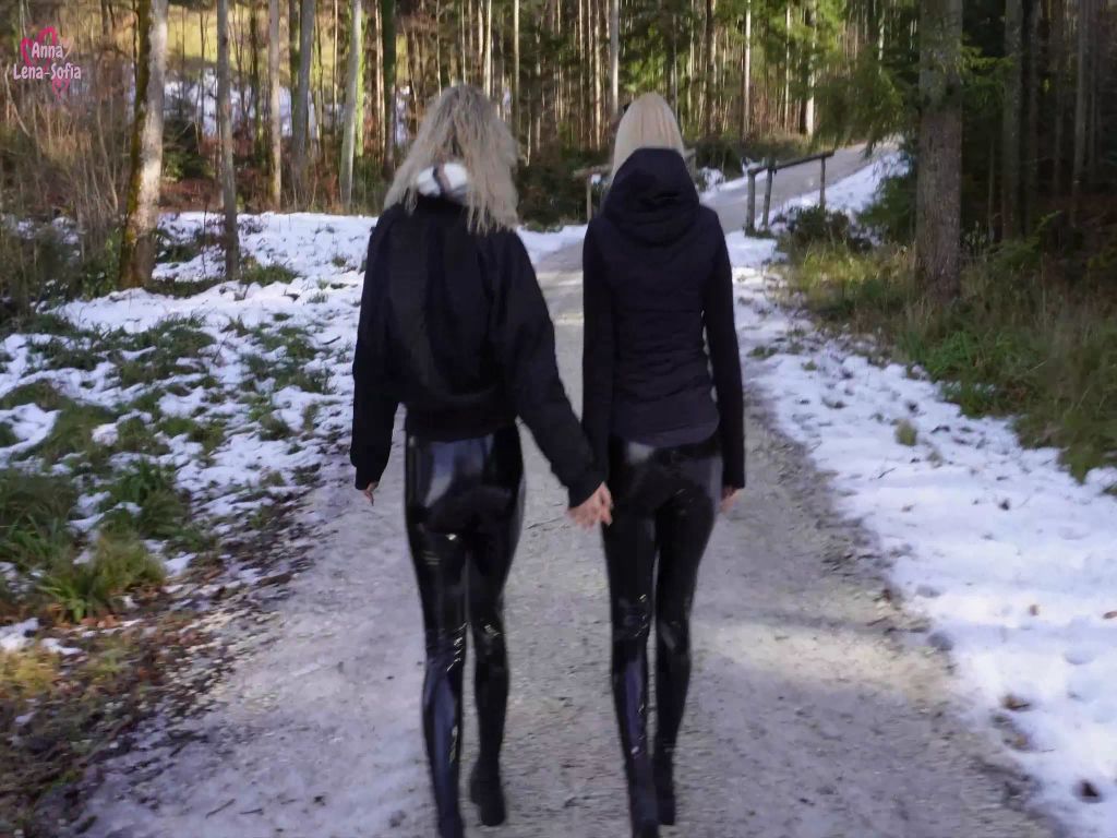 sexy foto nr. 1 von Public NS im Schnee – Lust auf 'ne heiße Erfrischung? ?