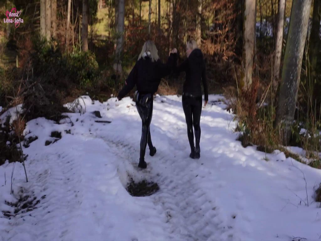 sexy foto nr. 3 von Public NS im Schnee – Lust auf 'ne heiße Erfrischung? ?