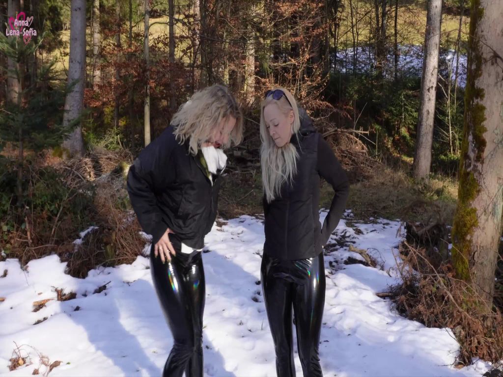 sexy foto nr. 4 von Public NS im Schnee – Lust auf 'ne heiße Erfrischung? ?