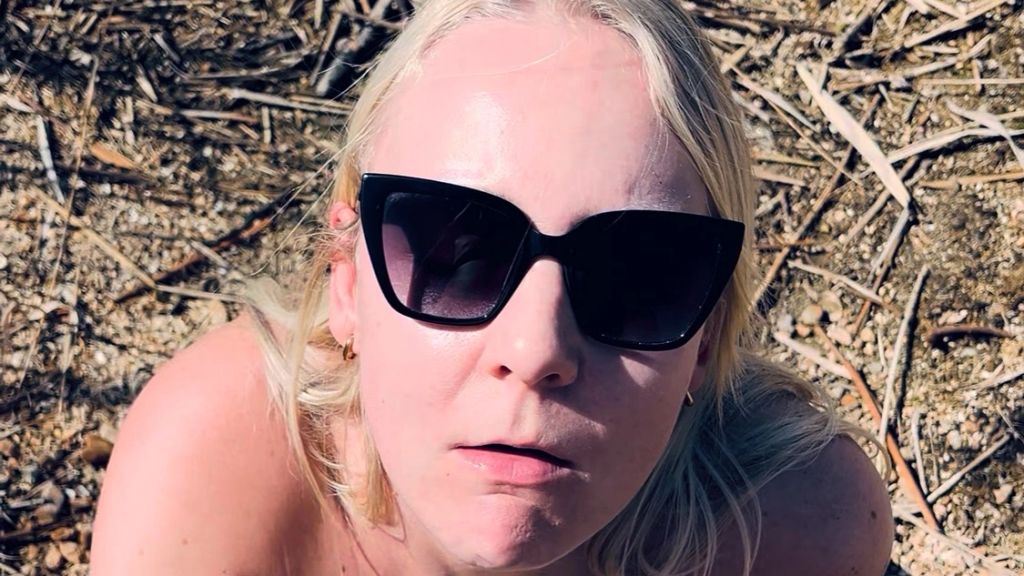 Vorschaubild zum Video „|| Outdoor-Blowjob am See mit Monster-Penis ||“ von Lucie Bavarina