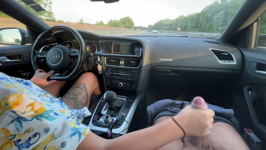 Vorschaubild 3 zum Video „Handjob auf der Autobahn 🍆“