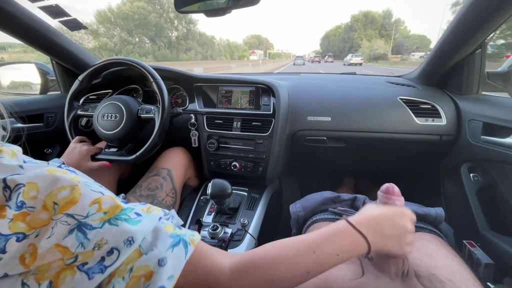 Vorschaubild 5 zum Video „Handjob auf der Autobahn 🍆“