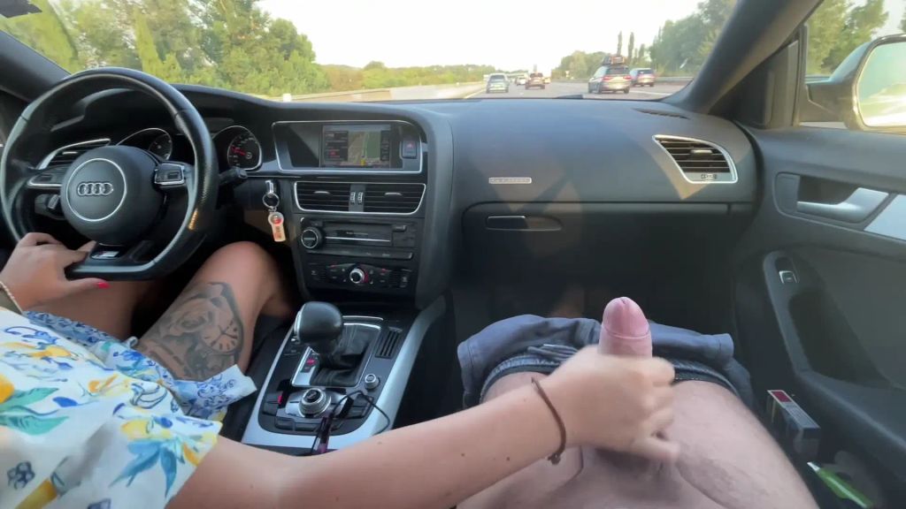 Vorschaubild 6 zum Video „Handjob auf der Autobahn 🍆“