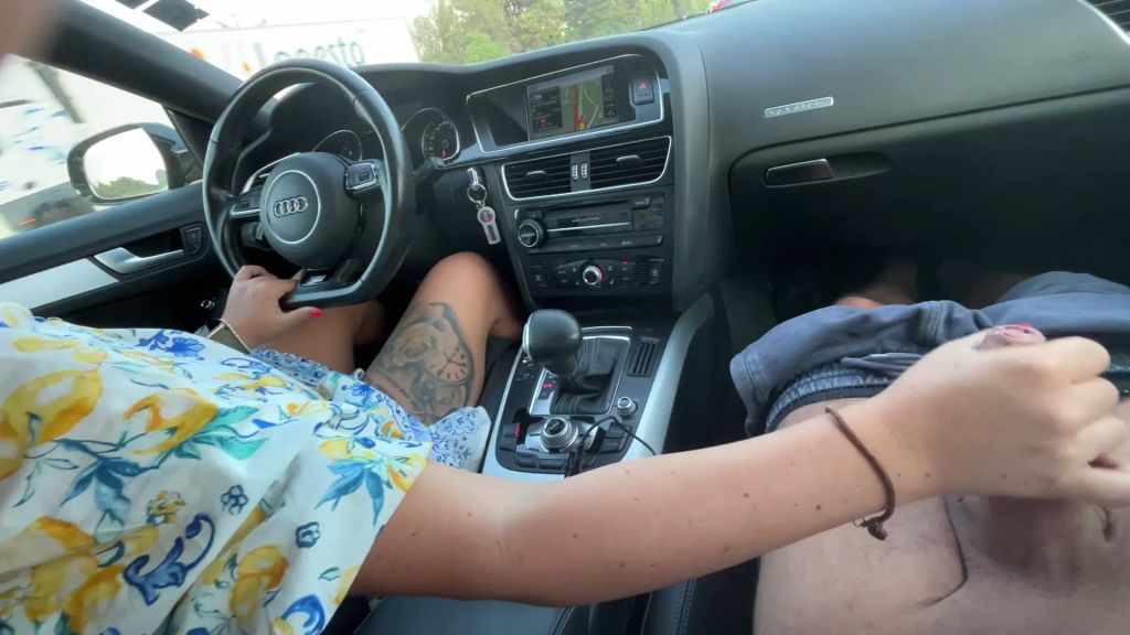 Vorschaubild 7 zum Video „Handjob auf der Autobahn 🍆“