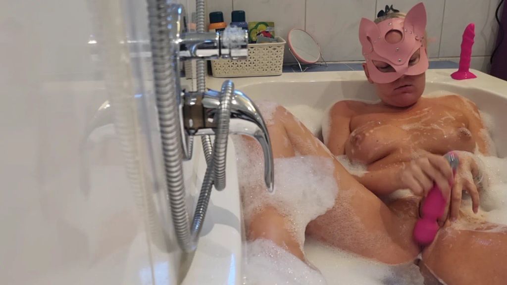 Vorschaubild 4 zum Video „Date vorbei, Fotze noch geil – jetzt ficke ich mich selbst“