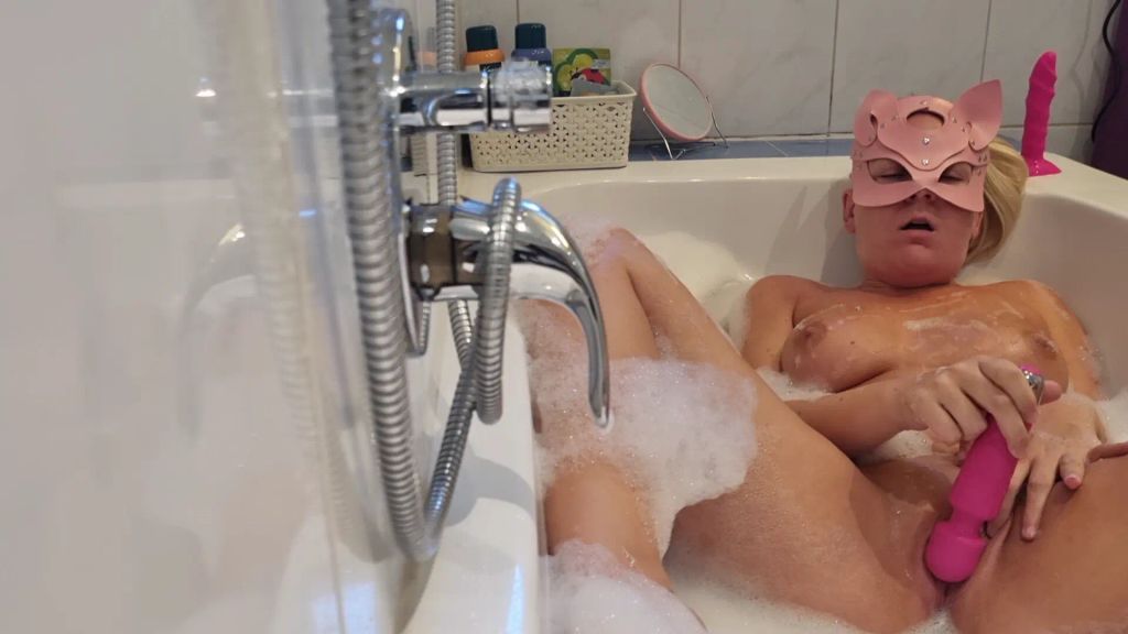 Vorschaubild 5 zum Video „Date vorbei, Fotze noch geil – jetzt ficke ich mich selbst“