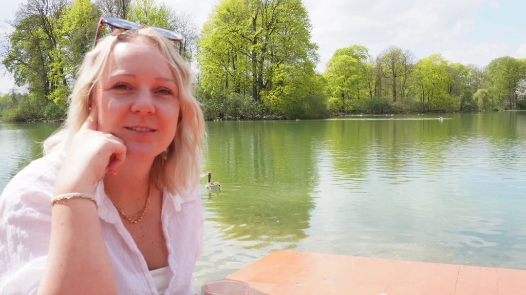 Vorschaubild 1 zum Video „Mein Sex-Debüt OHNE Maske | Im Biergarten abgeschleppt“