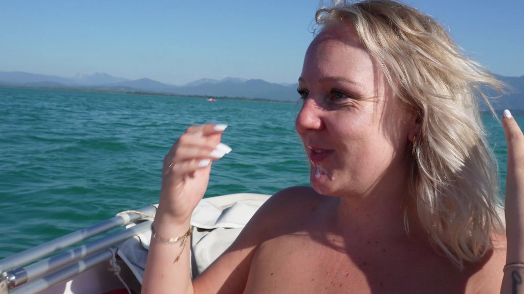 Vorschaubild 8 zum Video „MITTEN auf dem CHIEMSEE Kapitän verführt + gefickt!“
