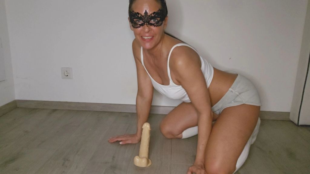 Vorschaubild 10 zum Video „POSTBOTE bringt was GROßES ! Mein neuer BWC-Dildo – Testphas“