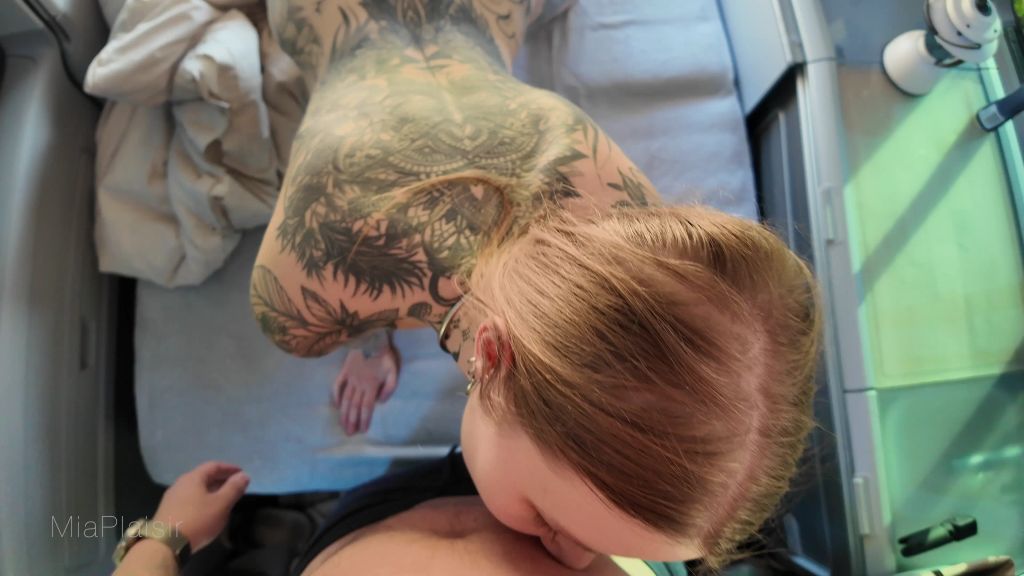 sexy foto nr. 2 von Camper-Fick mitten in der Natur – keine Gnade trotz Risiko!