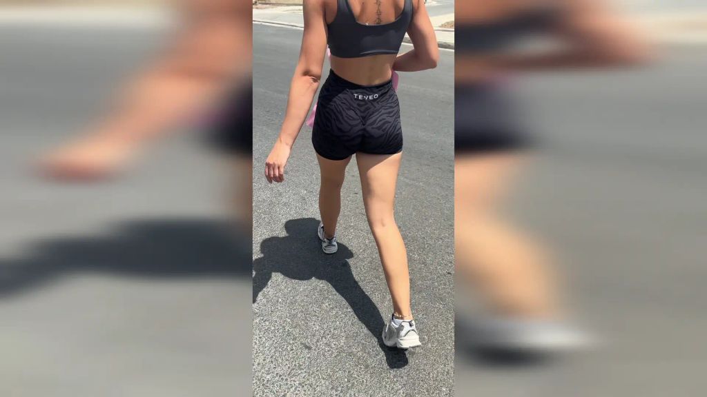 Vorschaubild 1 zum Video „Gym-Girl abgeschleppt 😈 Cardio mal anders!“